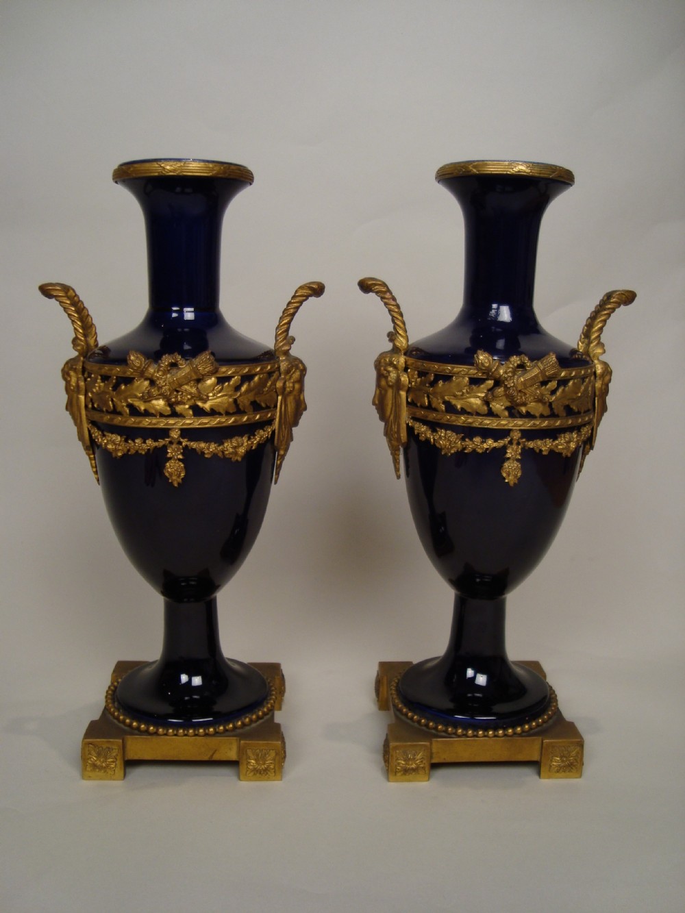 an elegant pair of early 19thc vases